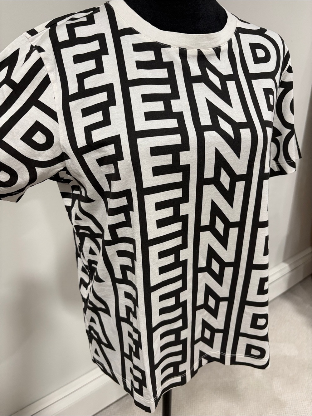 Fendi Marc Jacob’s Colab Graphic Black & White Short Sleeve Tee - Picture 4 of 7
